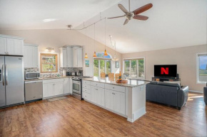 Spacious 4BDR Blue Haven Cottage in Grand Haven 150